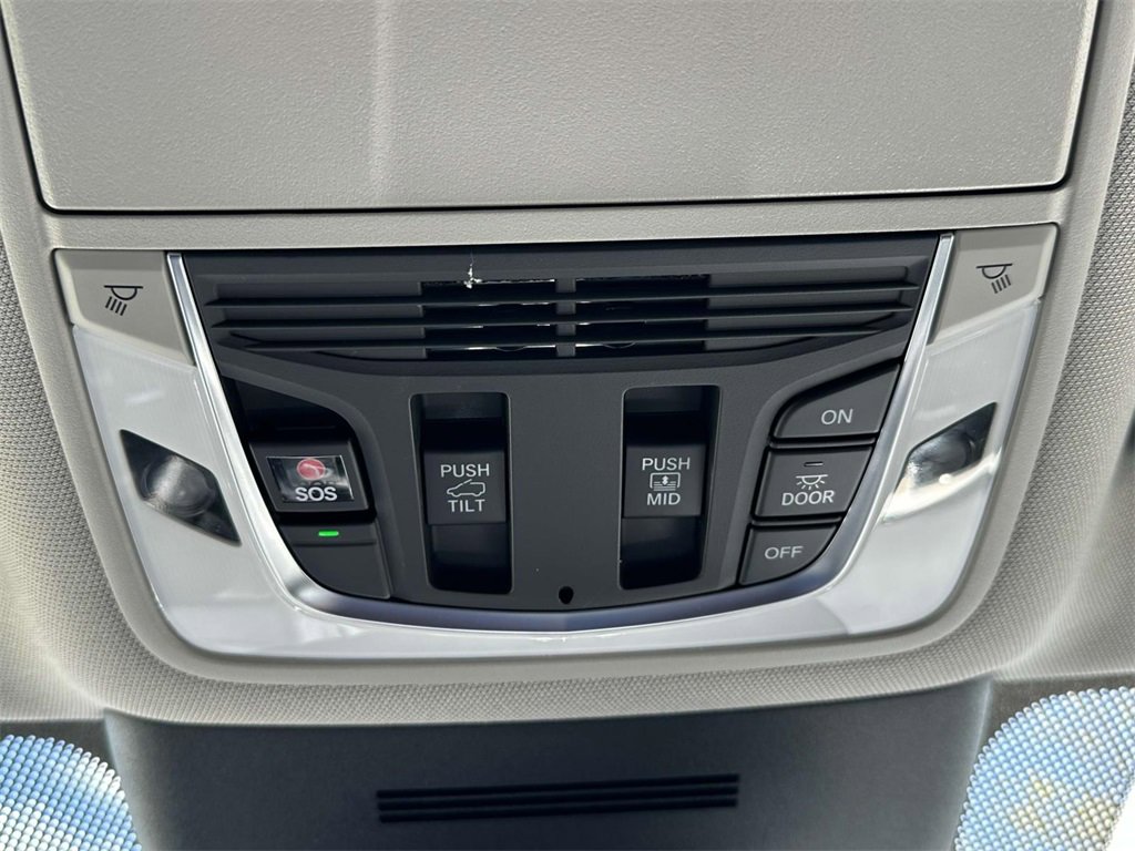 Certified 2025 Acura MDX w/ Technology Package image 15