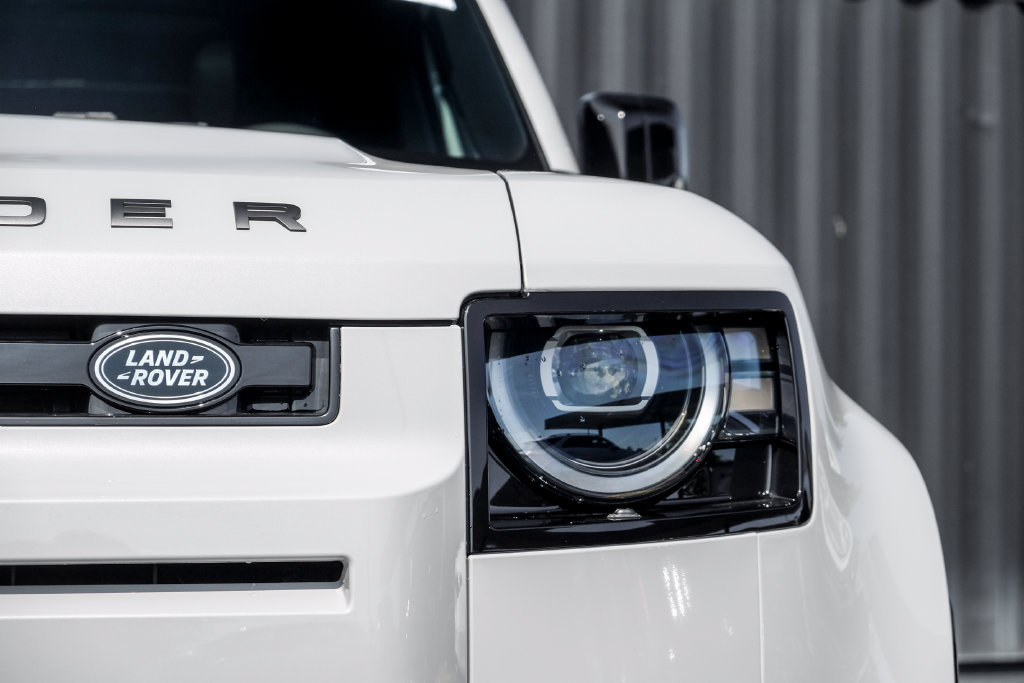 New 2026 Land Rover Defender 130 X-Dynamic SE AWD/4WD image 6