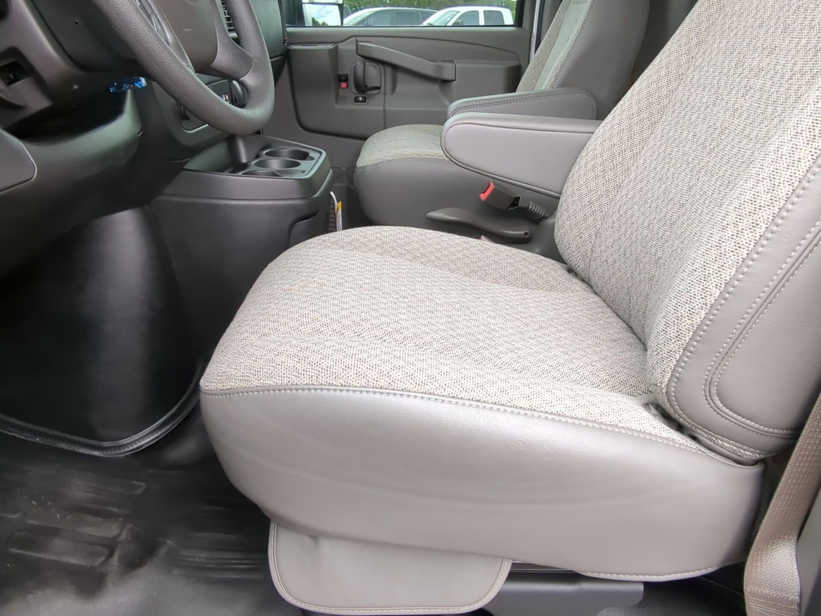 New 2025 GMC Savana 4500 w/ Power Convenience Package RWD image 20