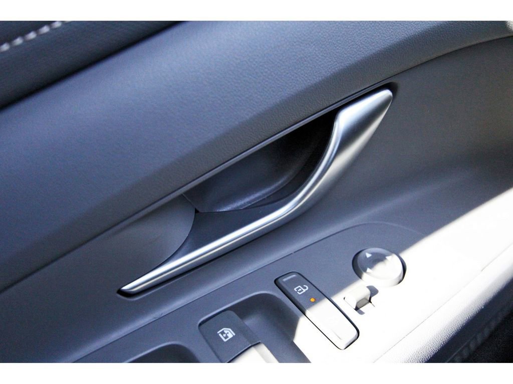 Certified 2025 Hyundai Elantra SEL image 21