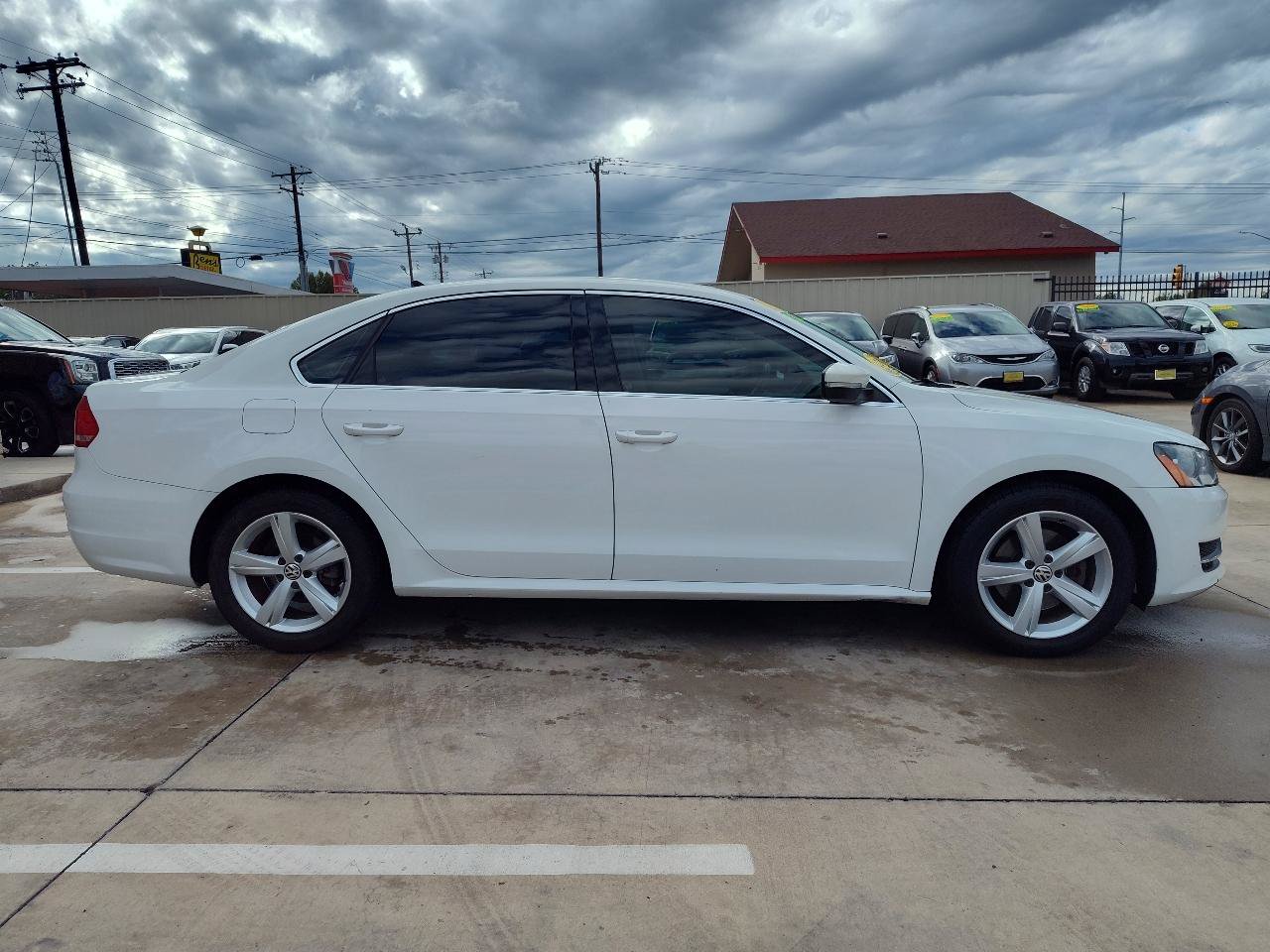 Used 2012 Volkswagen Passat 2.5 SE FWD image 3