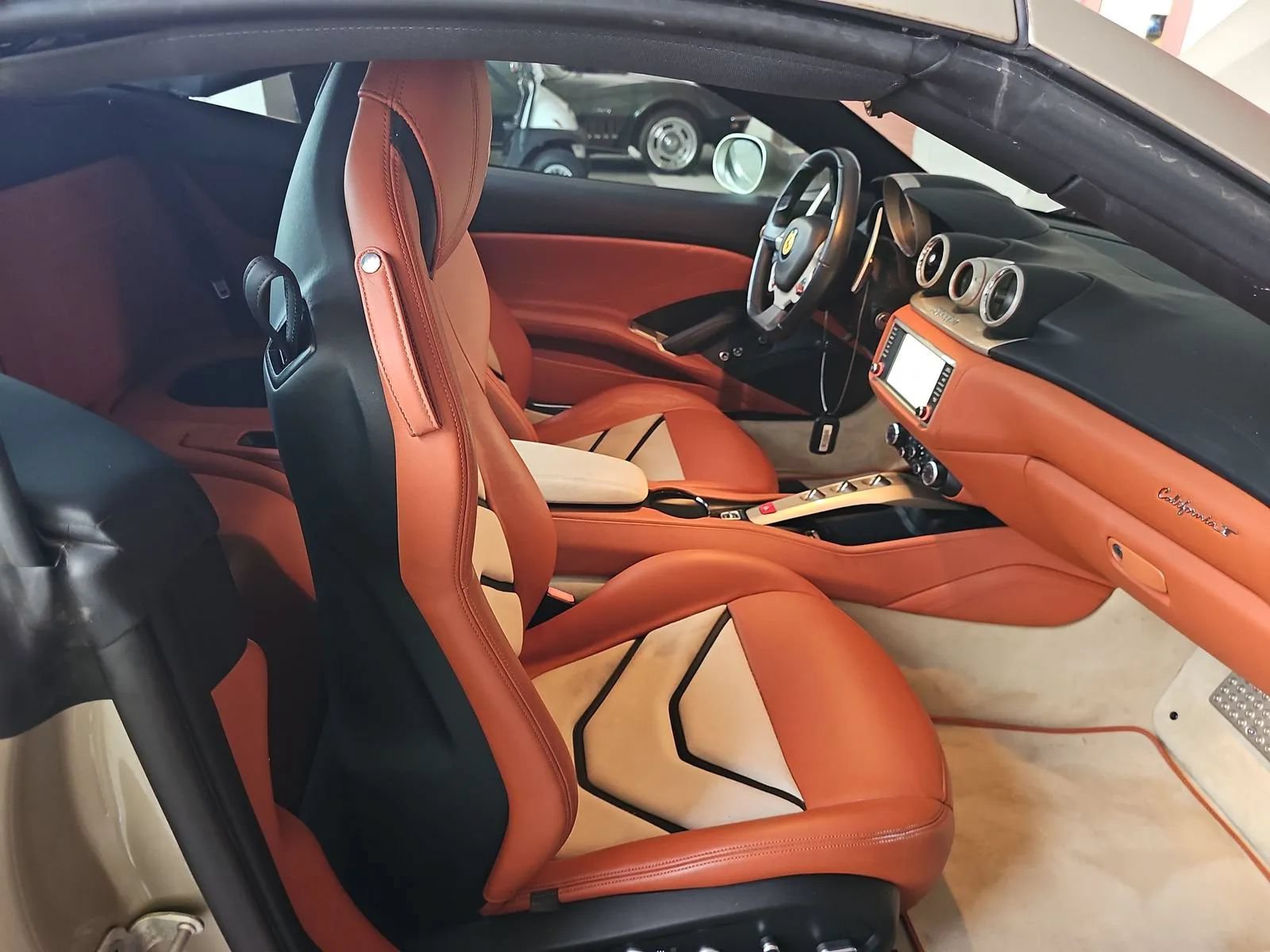Used 2018 Ferrari California T RWD image 14