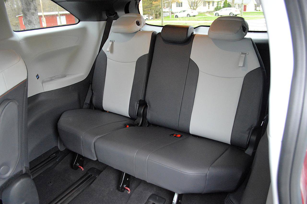 Used 2024 Toyota Sienna XSE AWD/4WD image 15