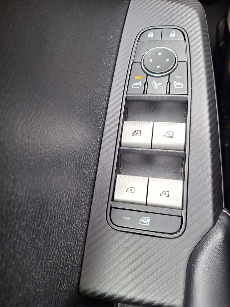 Used 2024 Mitsubishi Outlander SE Black Edition image 19