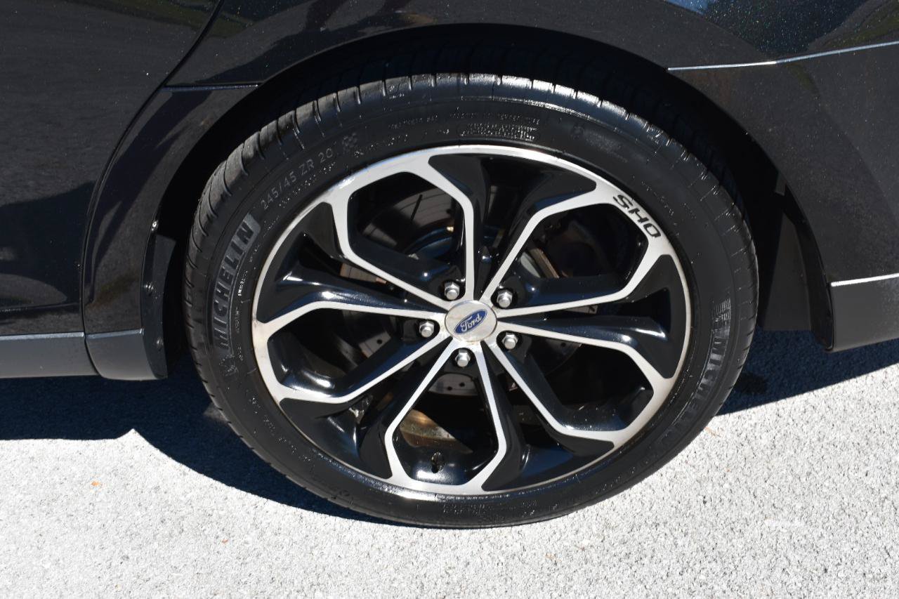 Used 2015 Ford Taurus SHO AWD/4WD image 29