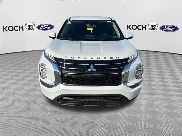 Used 2022 Mitsubishi Outlander ES AWD/4WD image 2