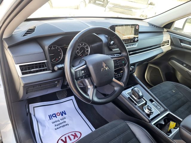 Used 2024 Mitsubishi Outlander SE image 11