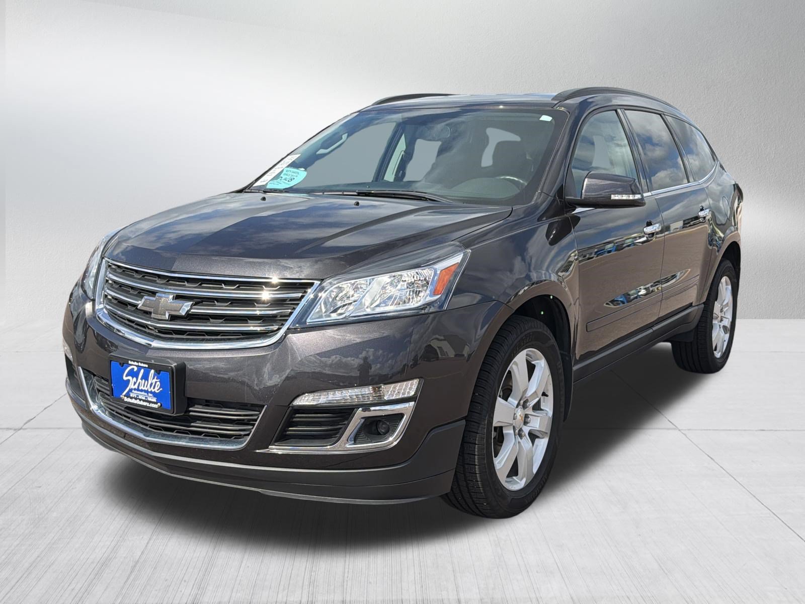Used 2017 Chevrolet Traverse LT w/ Style and Technology Package FWD image 3