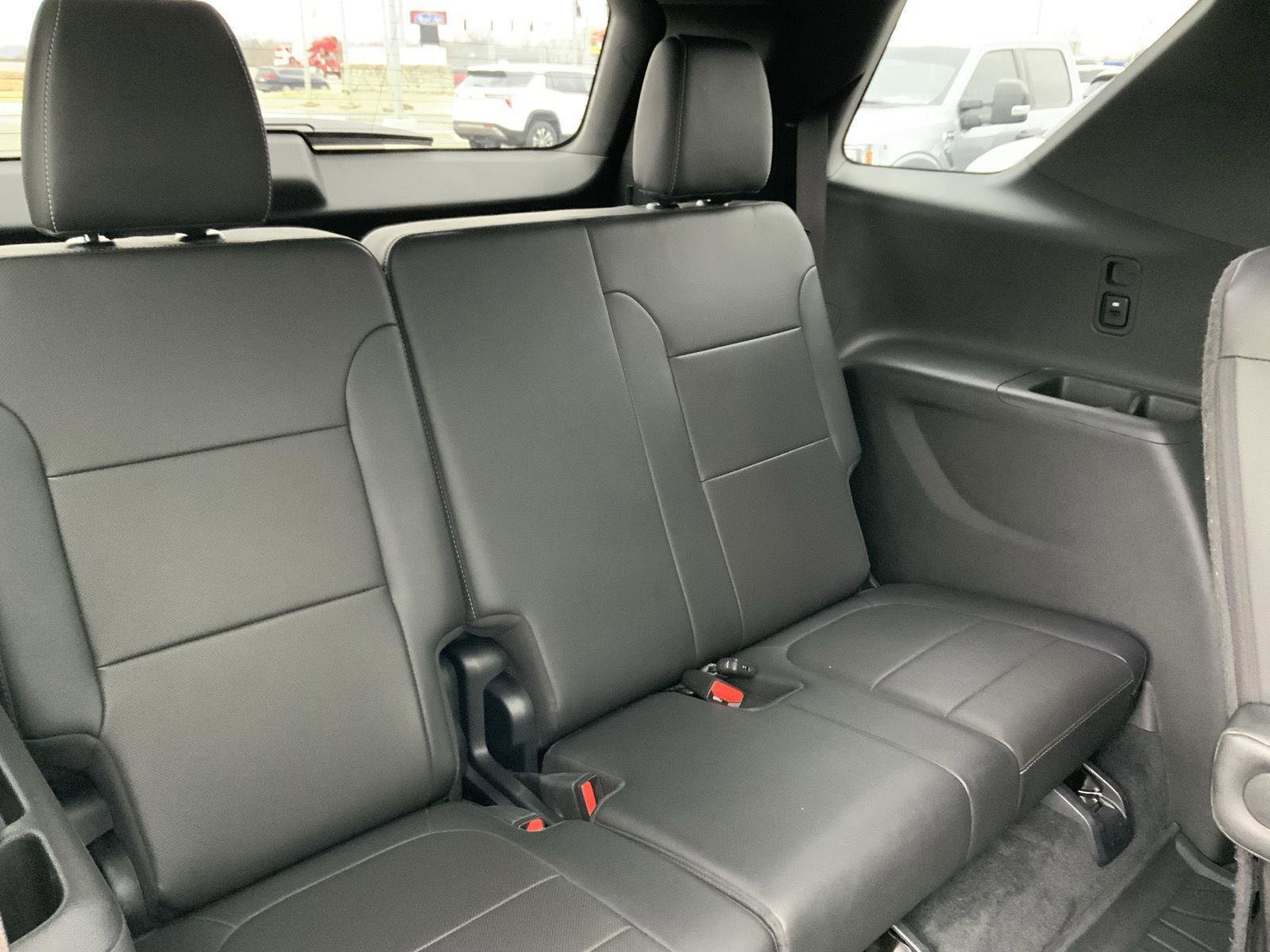 Used 2023 Chevrolet Traverse Premier w/ Redline Edition image 63
