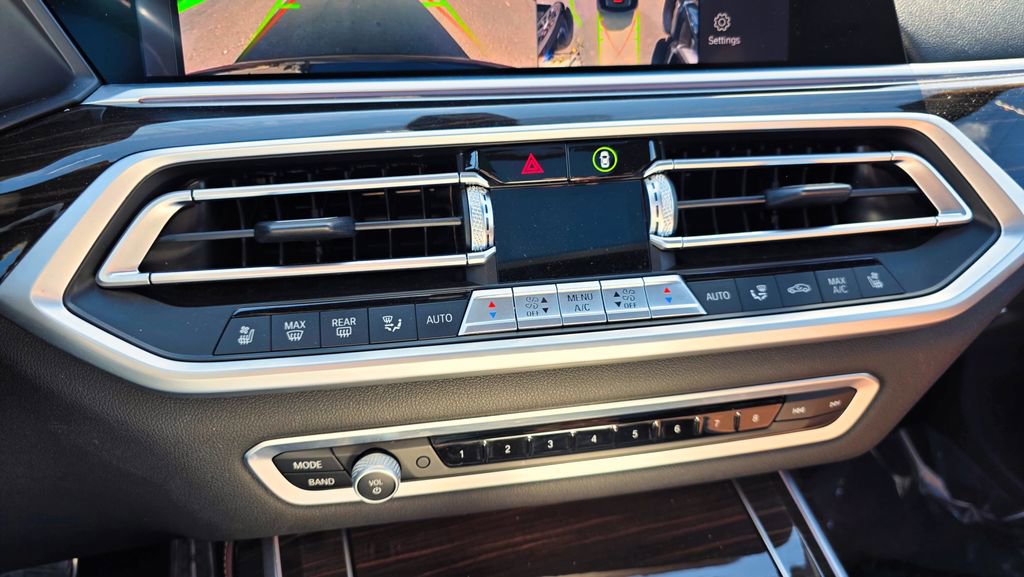 Used 2021 BMW X7 M50i w/ Dynamic Handling Package image 13