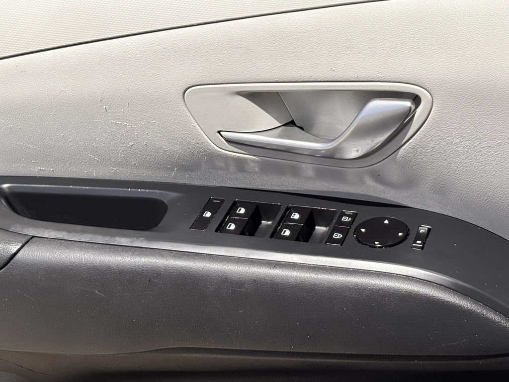 Used 2025 Hyundai Tucson SE FWD image 24
