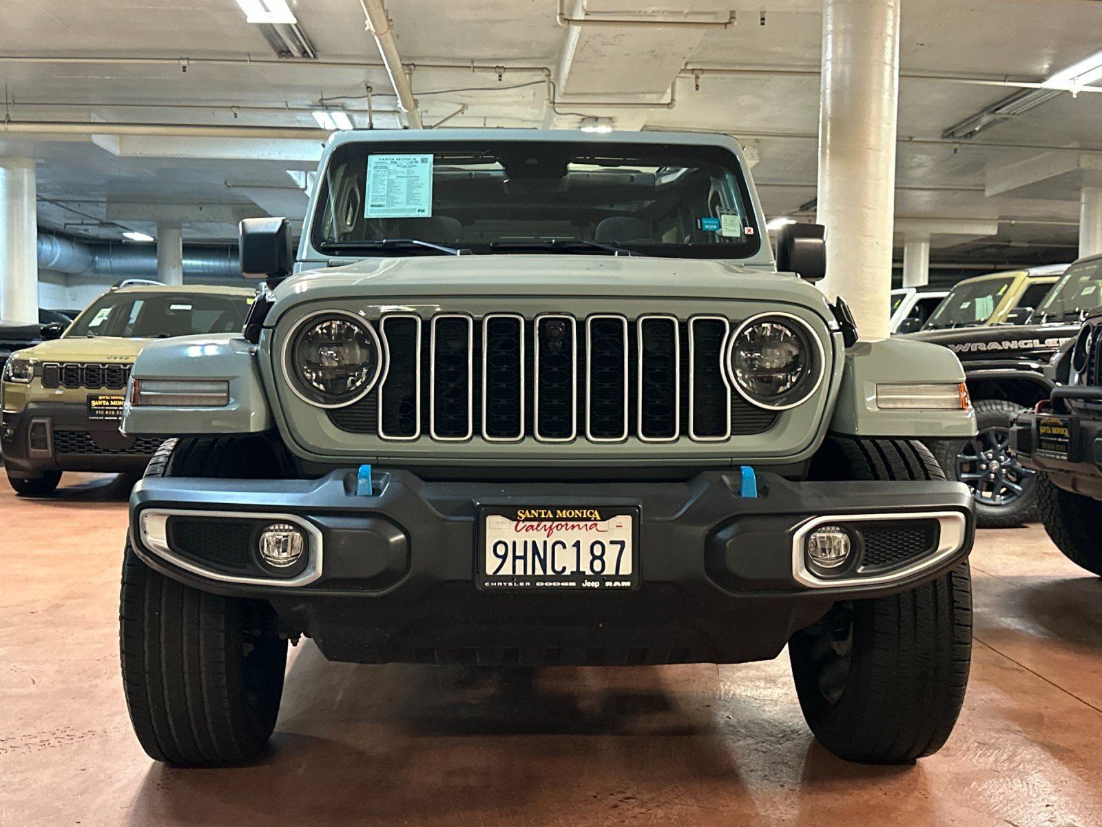 Used 2024 Jeep Wrangler Unlimited Sahara w/ Technology Group AWD/4WD image 8