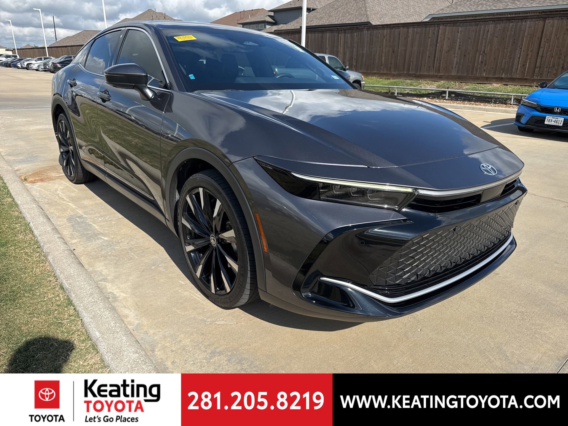 Used 2023 Toyota Crown Platinum image 1