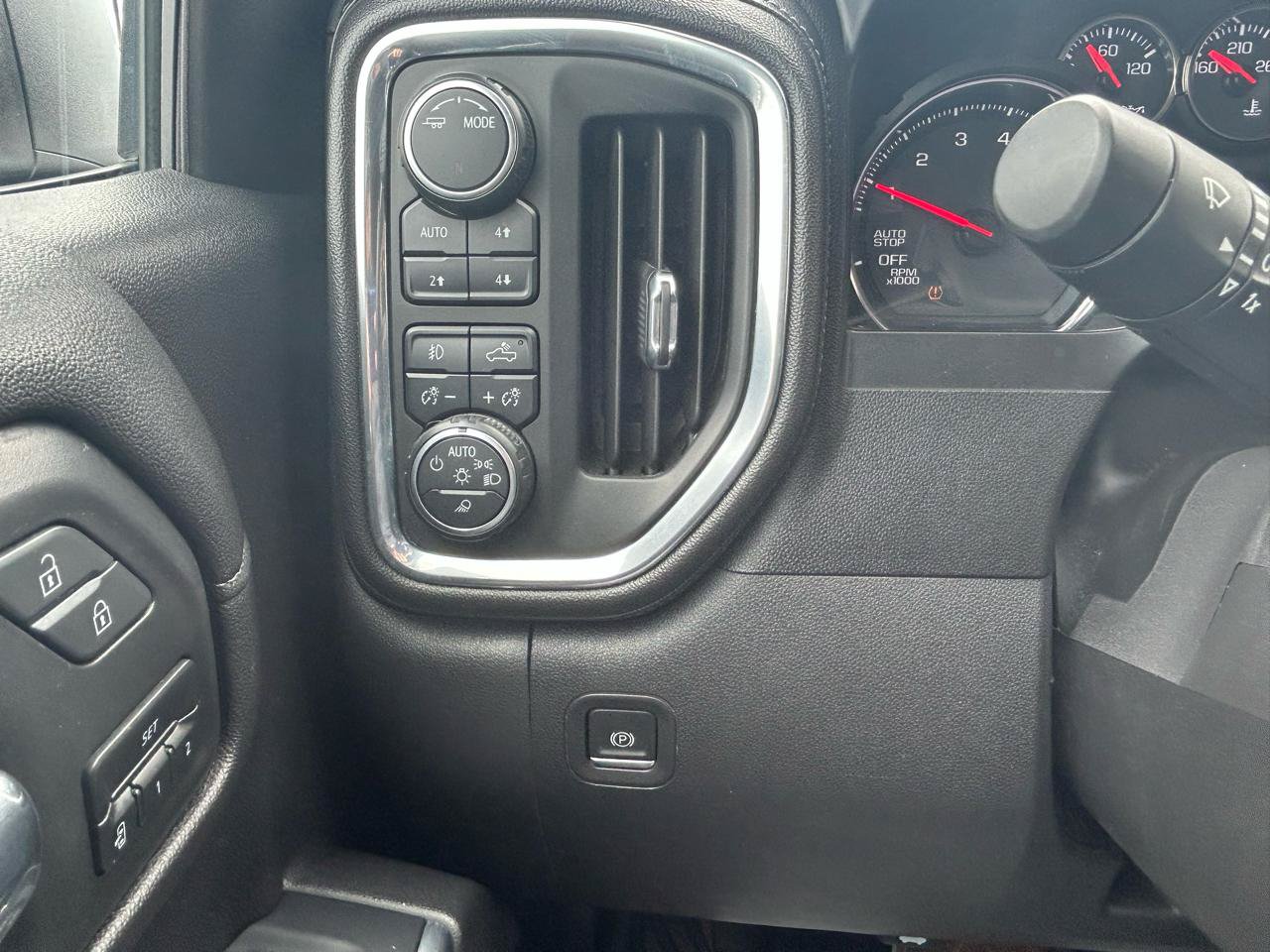 Used 2020 Chevrolet Silverado 1500 LTZ AWD/4WD image 25