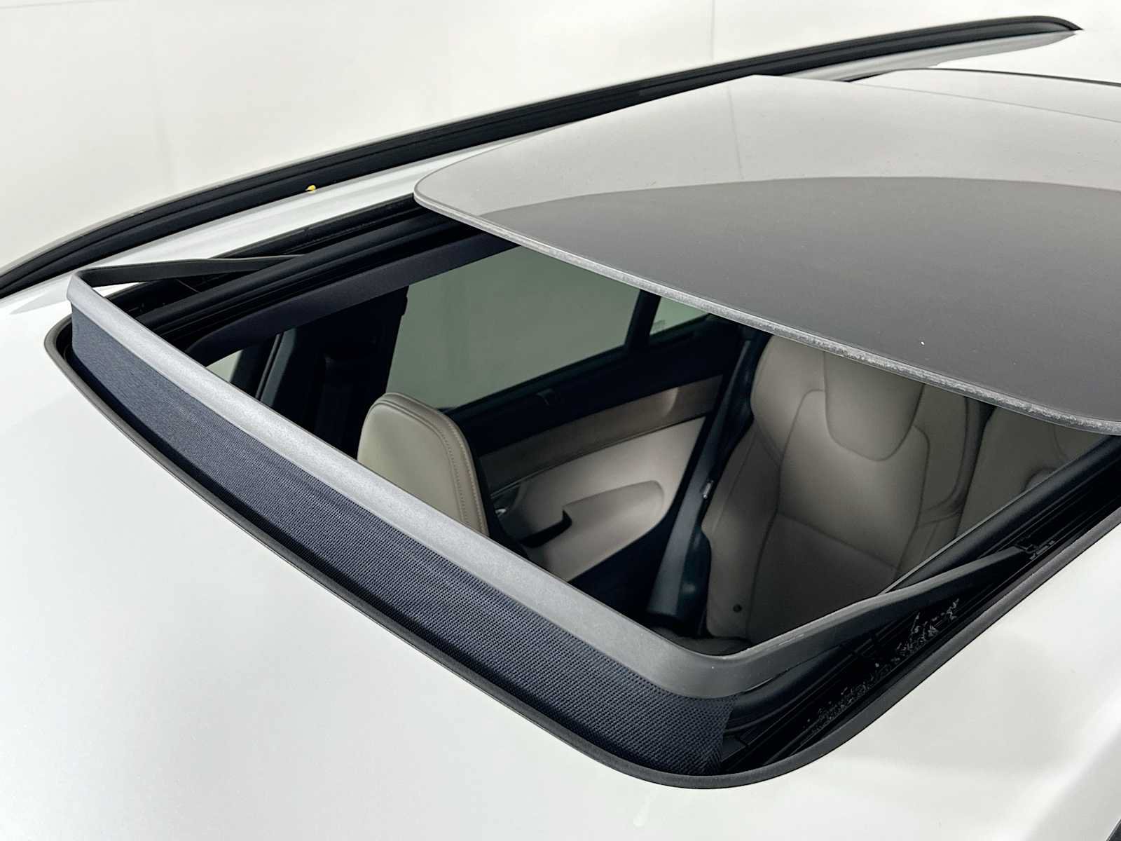 New 2026 Volvo XC90 T8 Ultra w/ Protection Package Premier AWD/4WD image 19