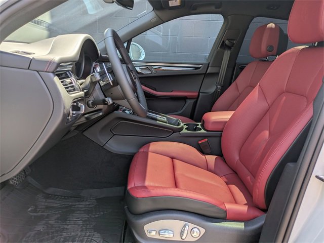 Certified 2025 Porsche Macan image 5