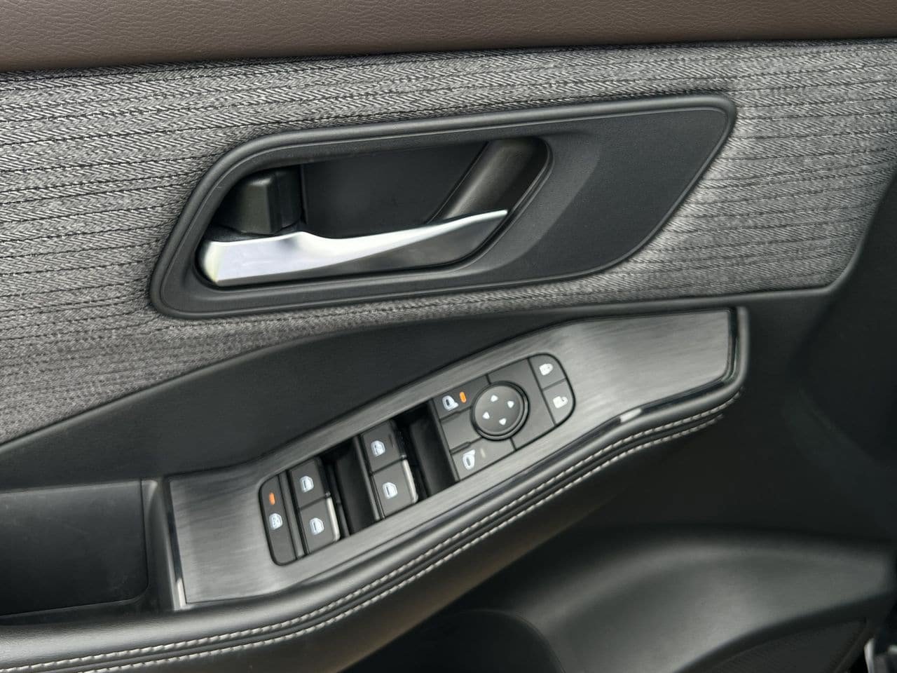 Used 2021 Nissan Rogue SV FWD image 22