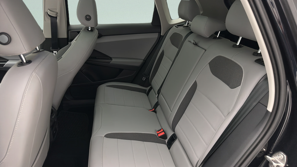 Used 2023 Volkswagen Taos SE w/ Panoramic Sunroof Package FWD image 10