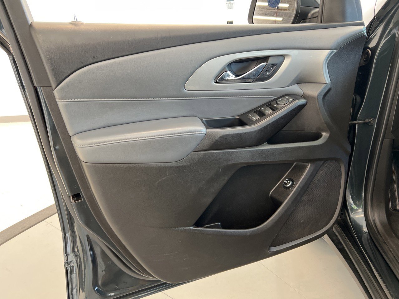 Used 2021 Chevrolet Traverse LT image 29