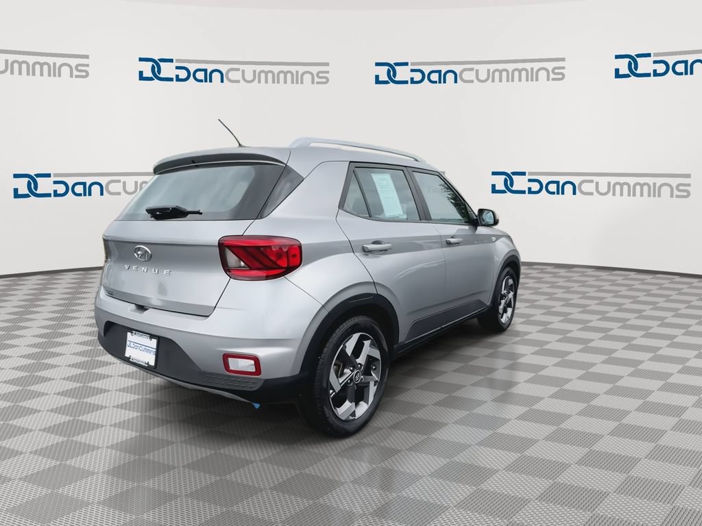 Used 2023 Hyundai Venue SEL FWD image 8