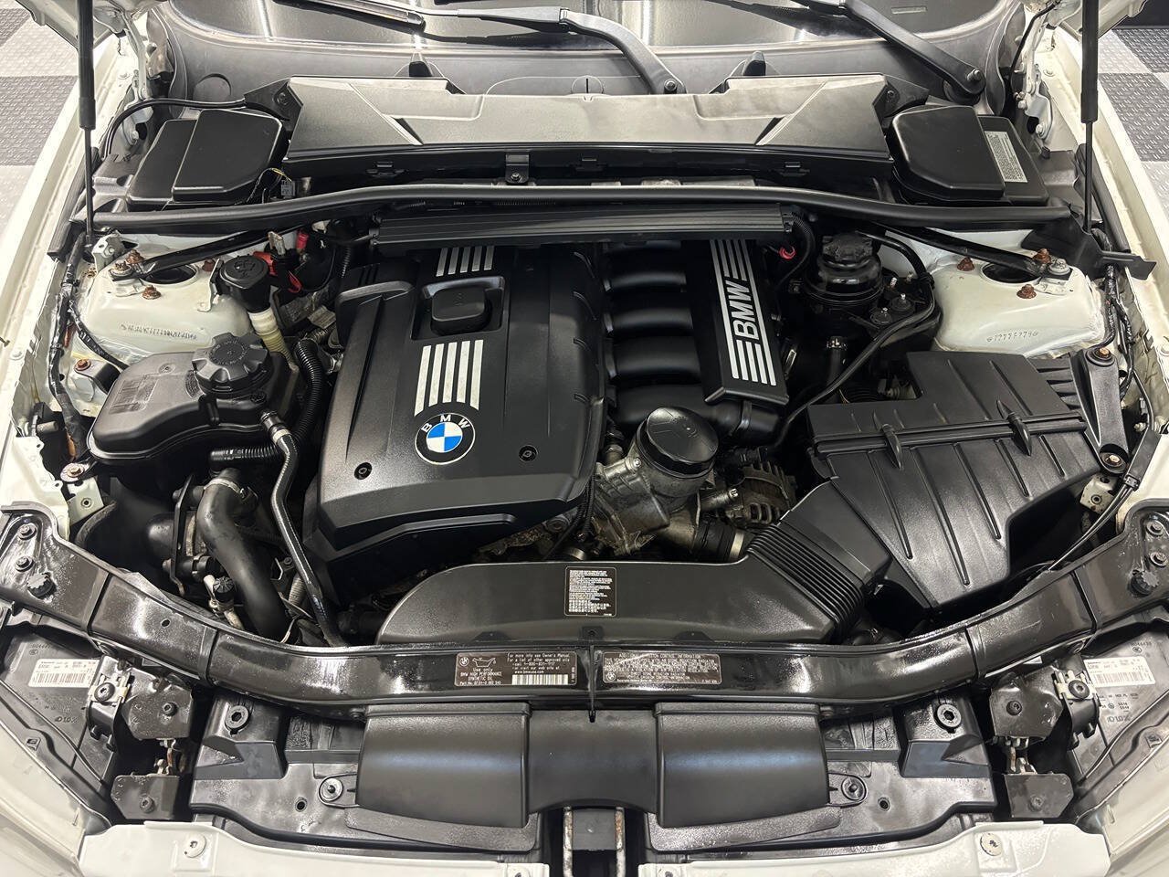 Used 2011 BMW 328i xDrive Sedan AWD/4WD image 27