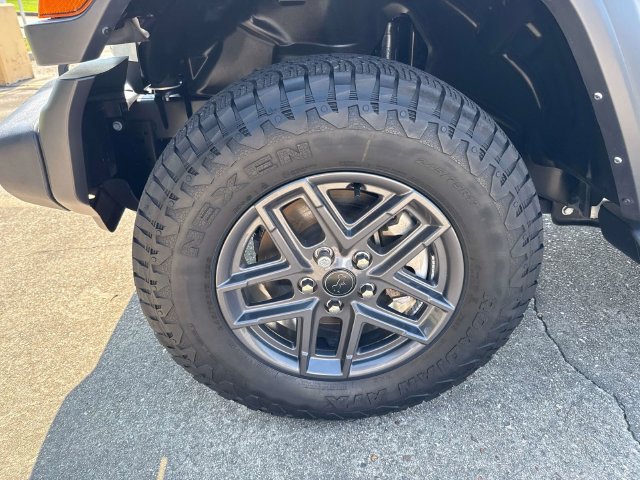 Used 2025 Jeep Wrangler Unlimited Sport AWD/4WD image 5