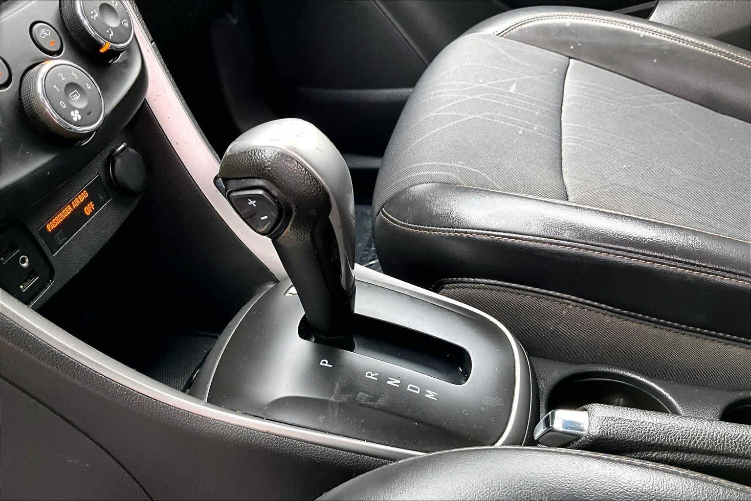 Used 2019 Chevrolet Trax LT w/ LT Convenience Package FWD image 16
