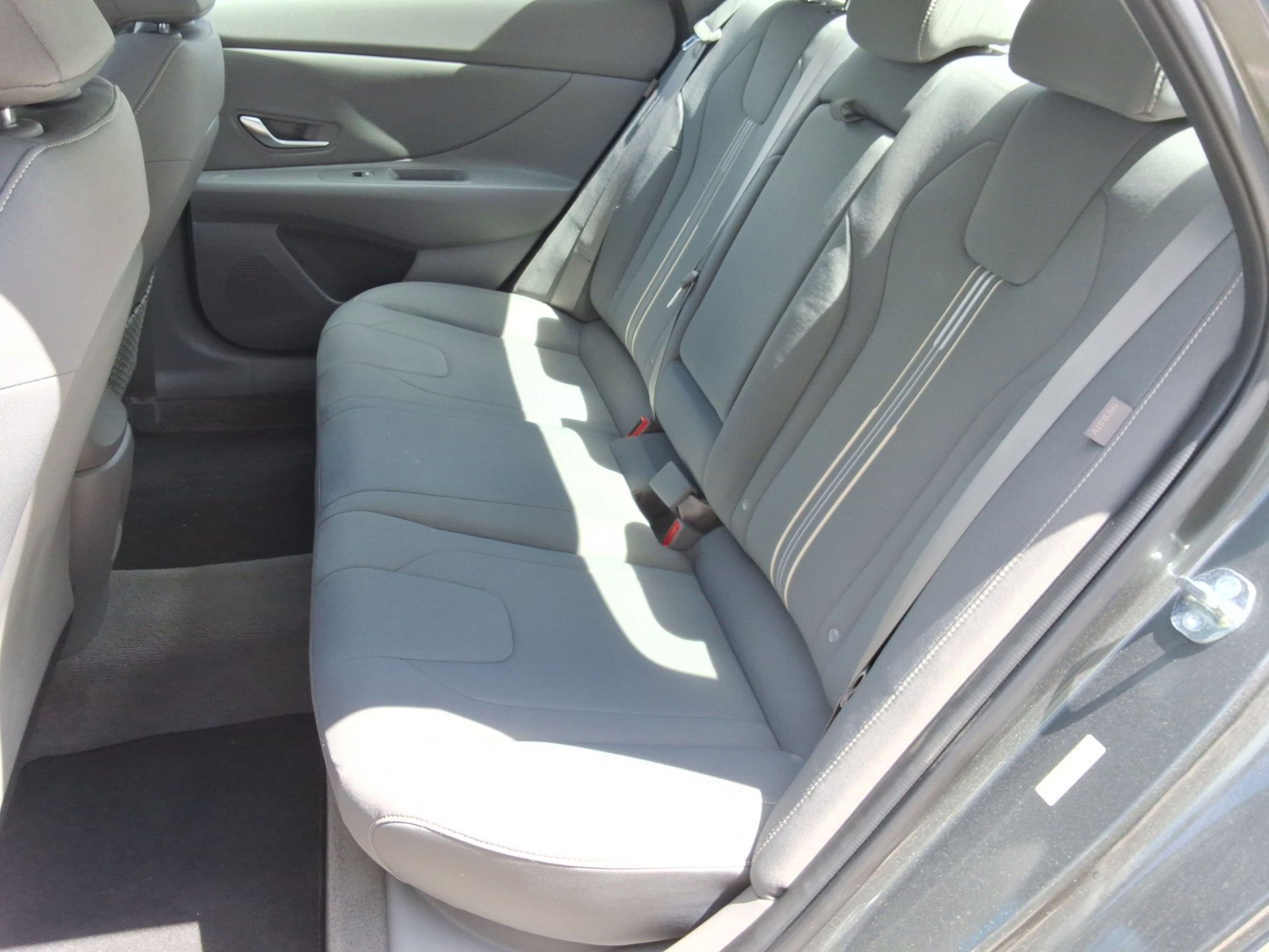 Used 2025 Hyundai Elantra SEL FWD image 31