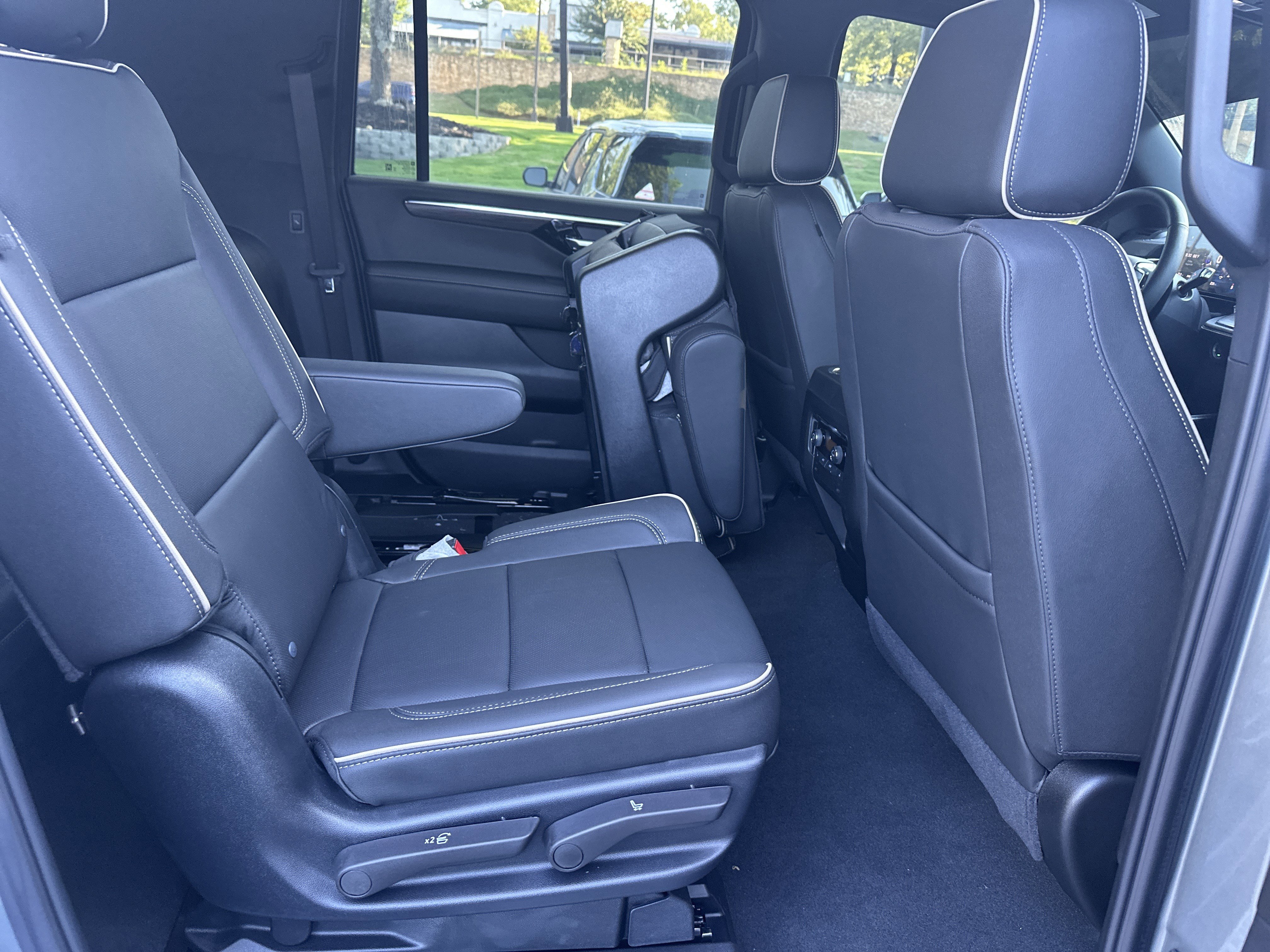 New 2025 Chevrolet Suburban Premier image 15