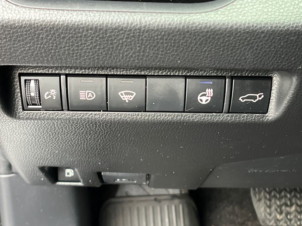 Used 2022 Toyota RAV4 XLE Premium image 28