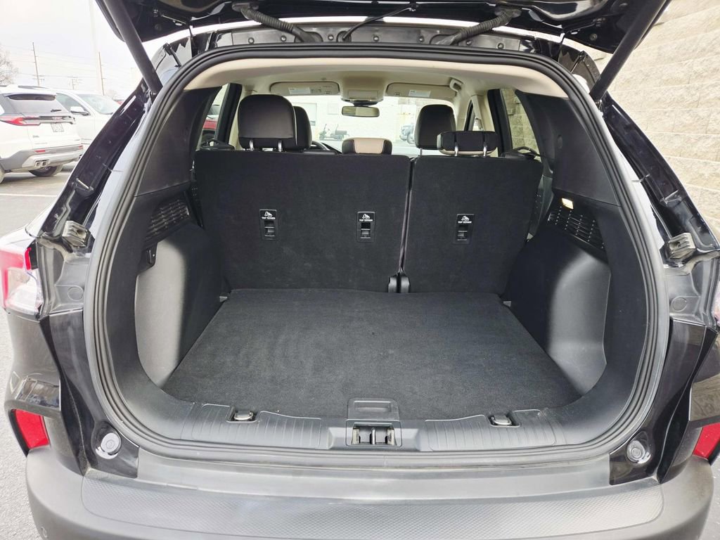 Used 2020 Ford Escape Titanium image 14