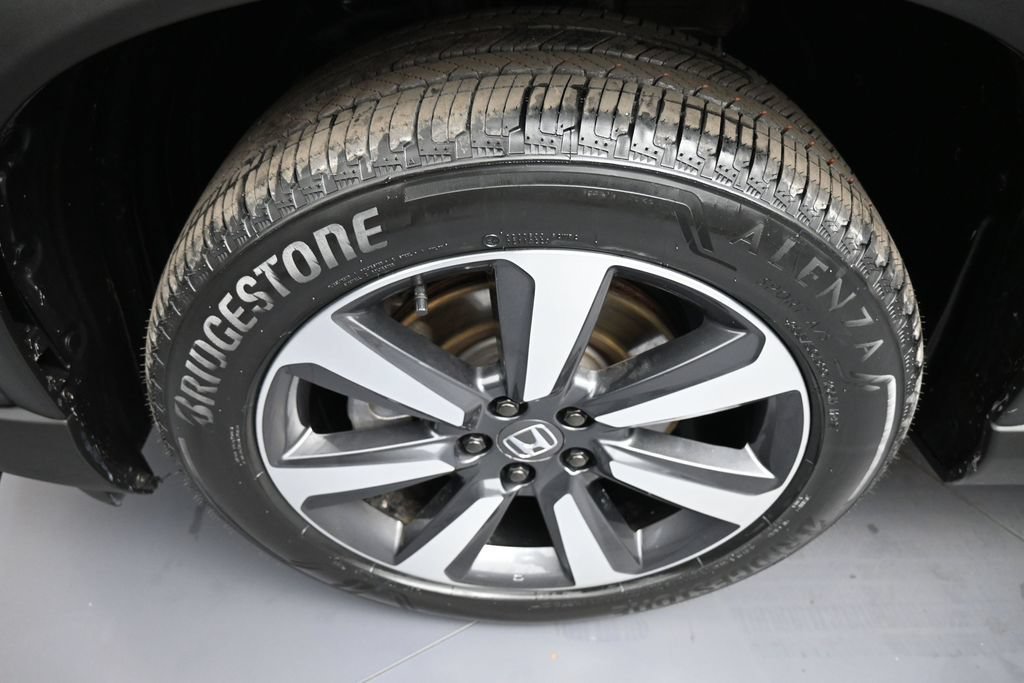 Certified 2025 Honda Pilot Touring image 14