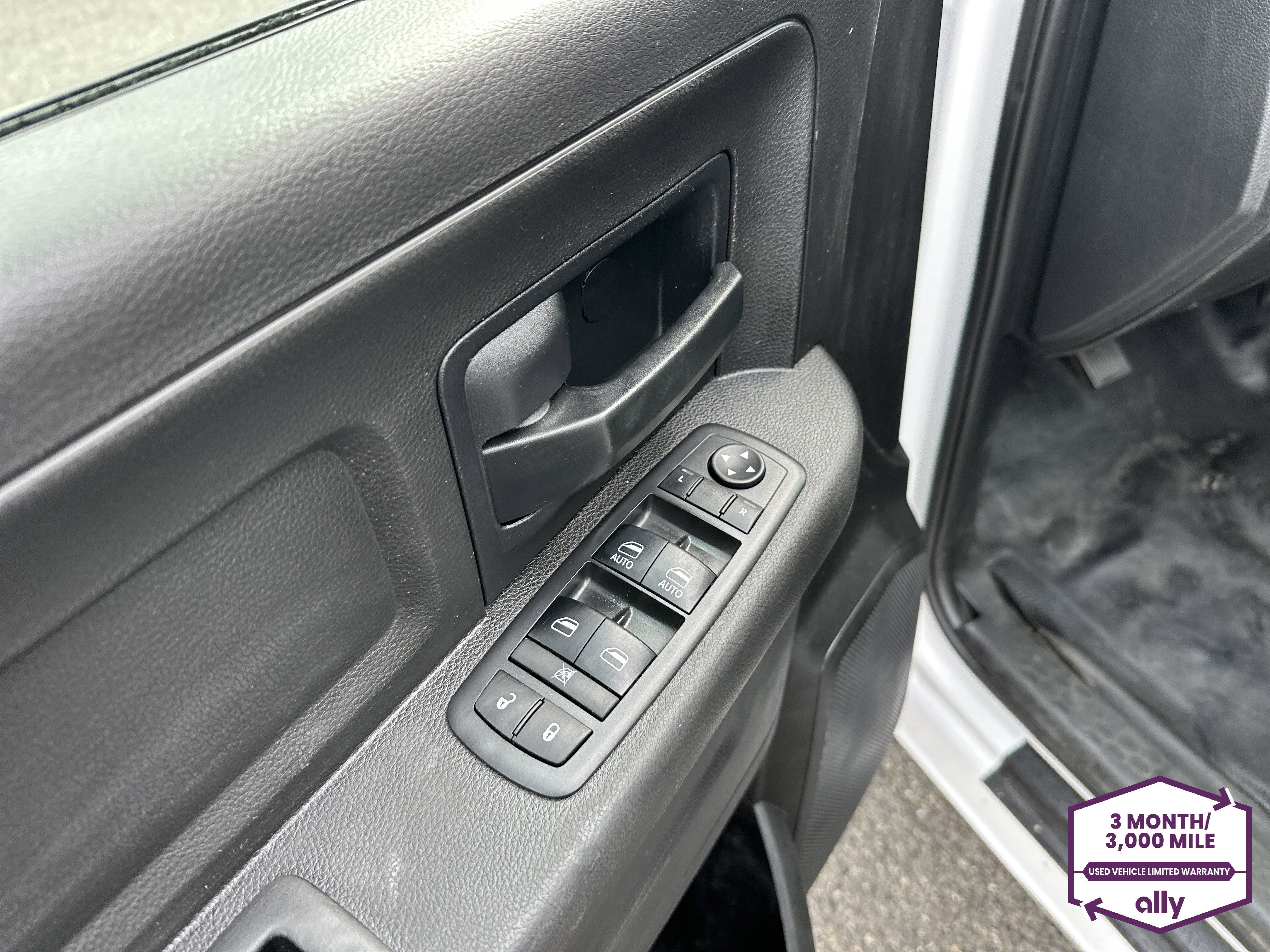 Used 2018 RAM 3500 Tradesman w/ Chrome Appearance Group AWD/4WD image 14