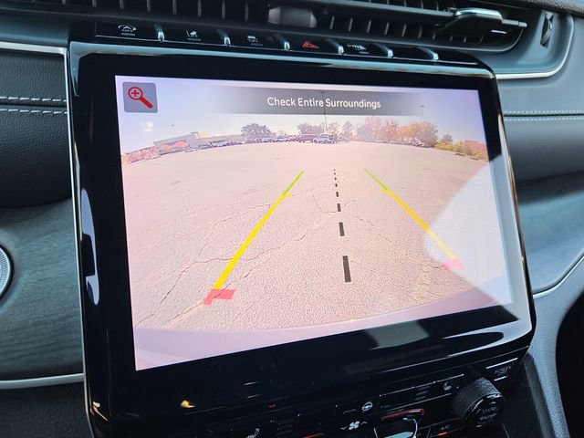 Used 2025 Jeep Grand Cherokee Limited image 23