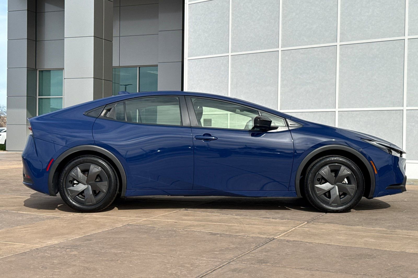 Used 2023 Toyota Prius LE image 3