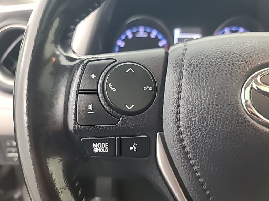 Used 2018 Toyota RAV4 XLE w/ Plus Extra Value Package FWD image 28