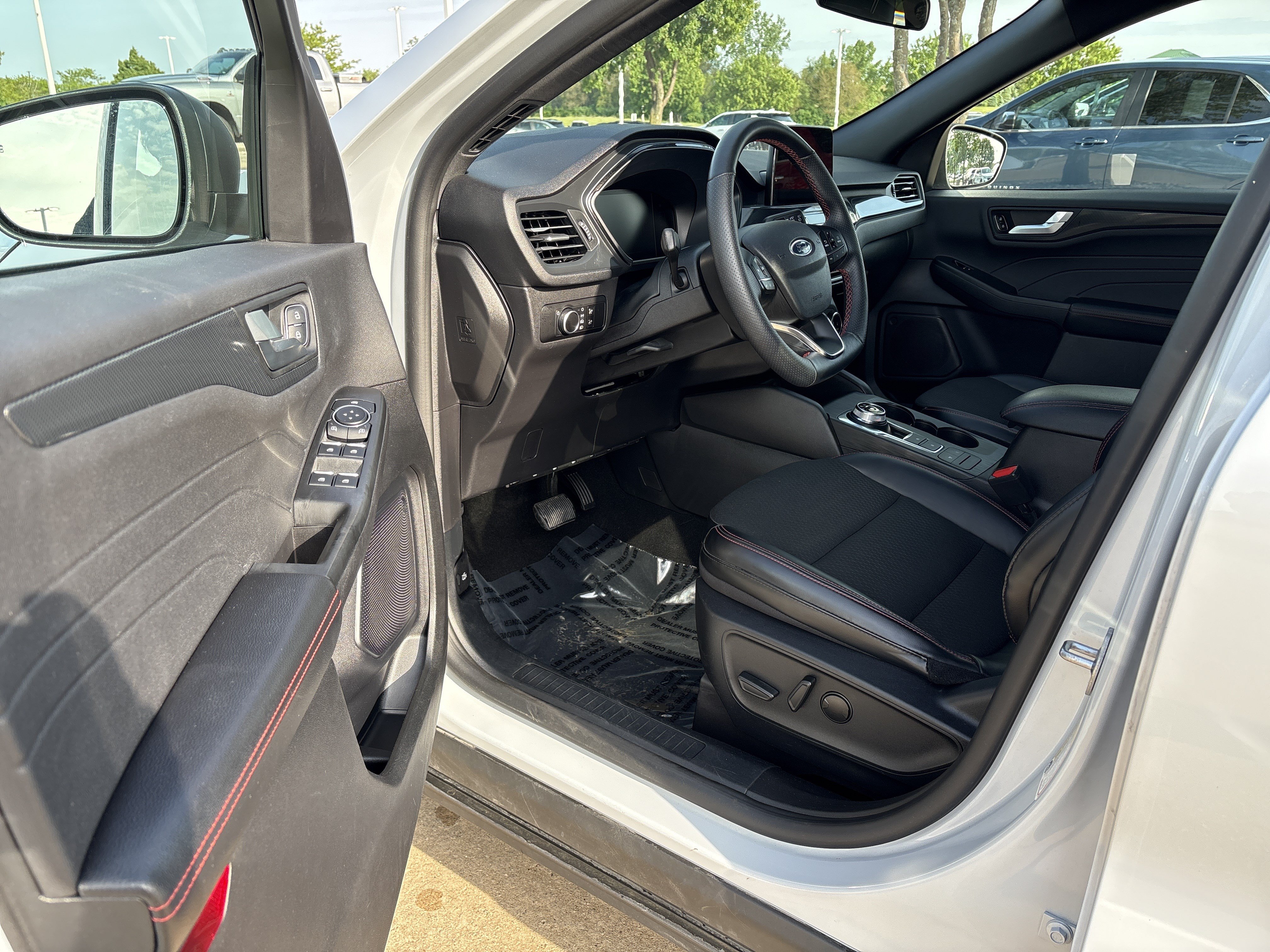 Used 2025 Ford Escape ST-Line AWD/4WD image 10