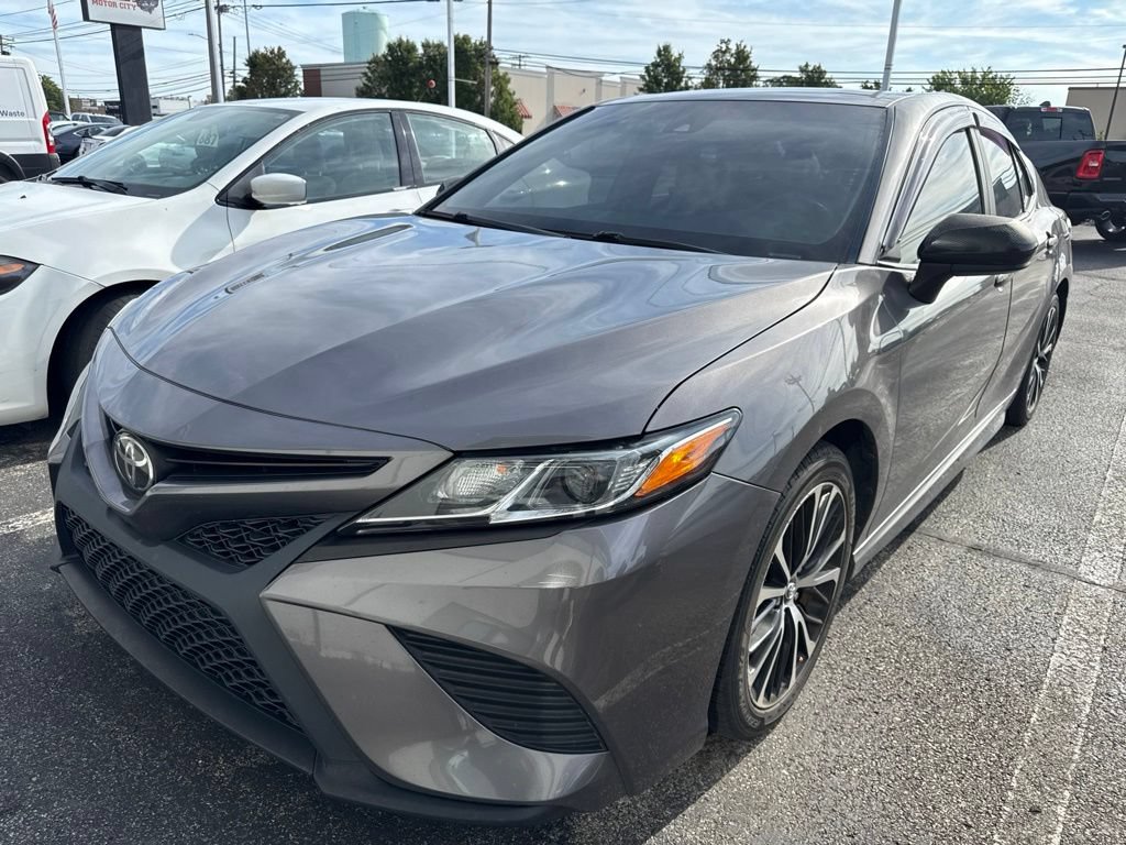 Used 2018 Toyota Camry SE FWD video 2