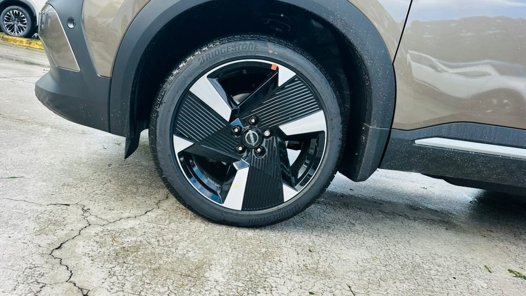 New 2026 Nissan Kicks SR FWD image 12