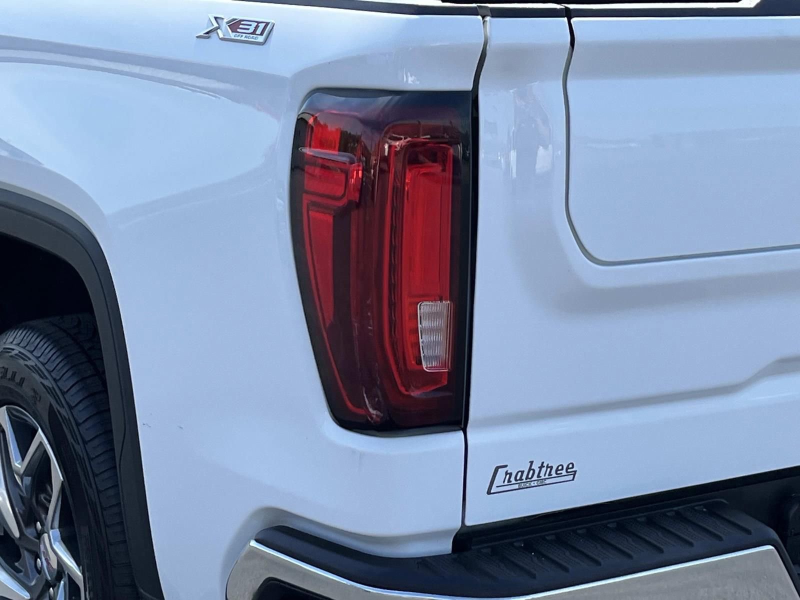 Used 2023 GMC Sierra 1500 SLT w/ SLT Premium Package AWD/4WD image 5