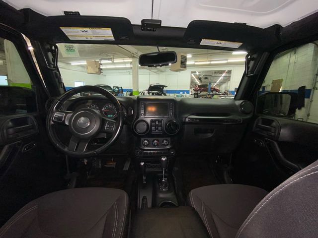 Used 2015 Jeep Wrangler Unlimited Sahara image 27