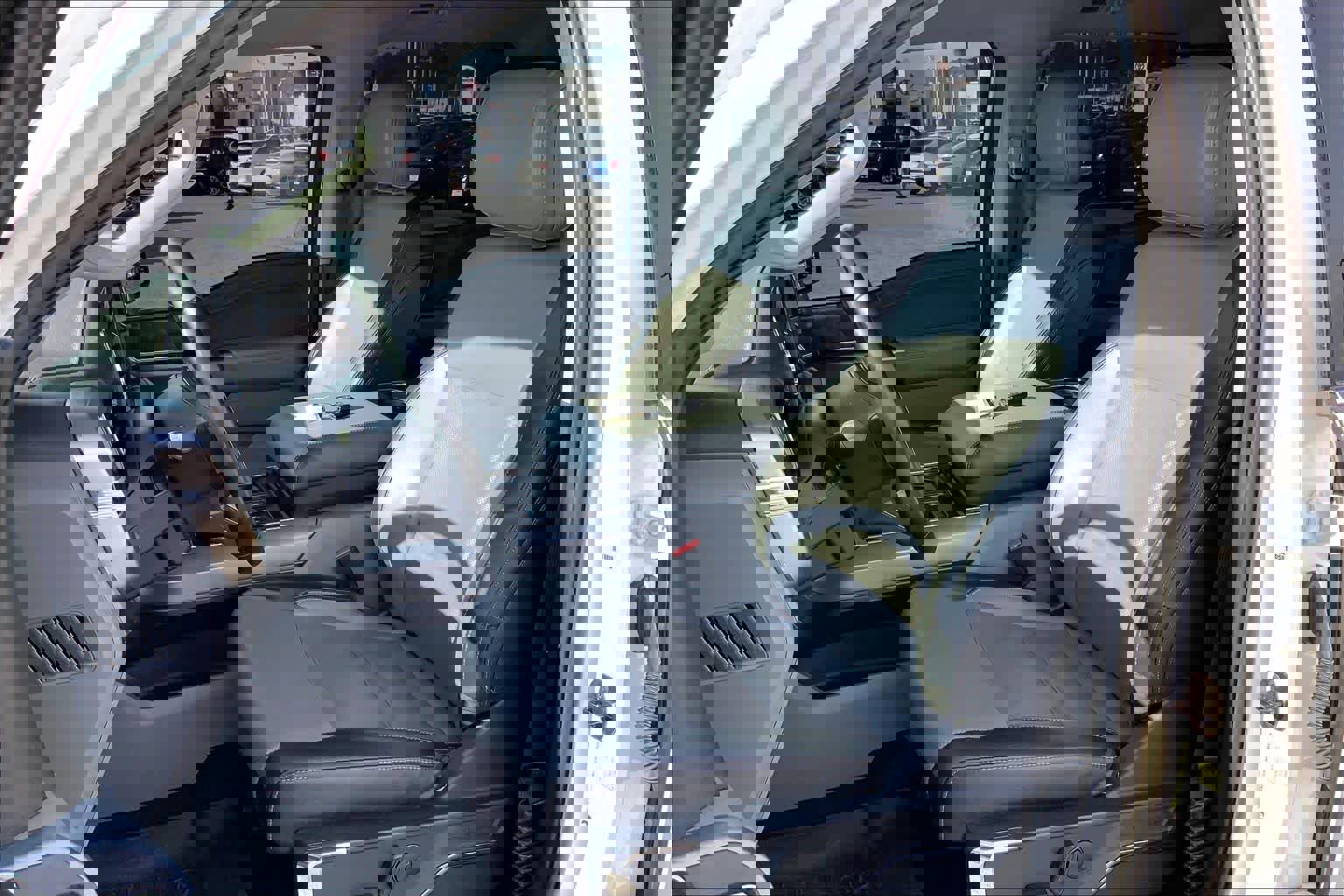 Used 2023 Ford F150 Lariat w/ Trailer Tow Package image 8