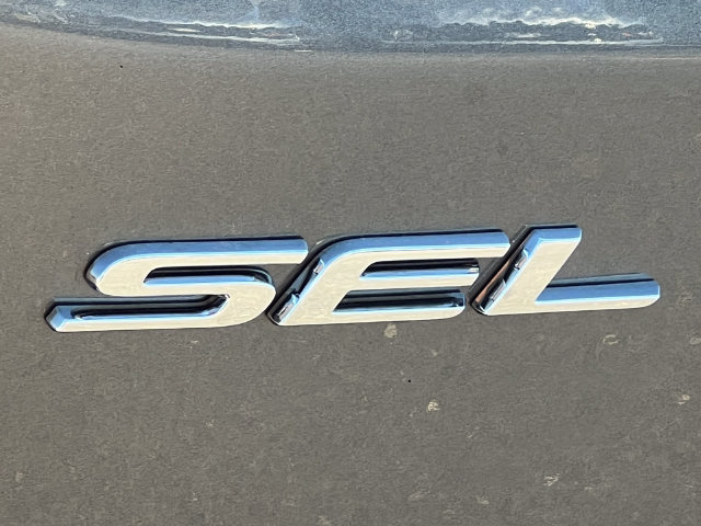 Certified 2024 Ford Edge SEL w/ Convenience Package AWD/4WD image 2