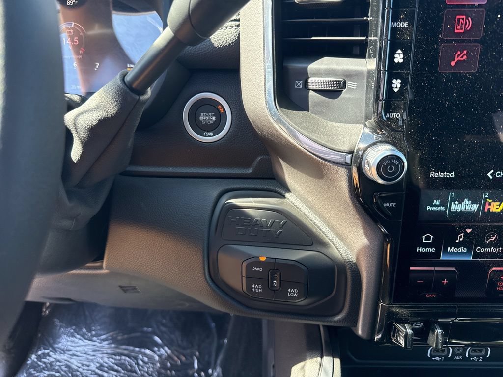 New 2026 RAM 2500 Laramie AWD/4WD image 15