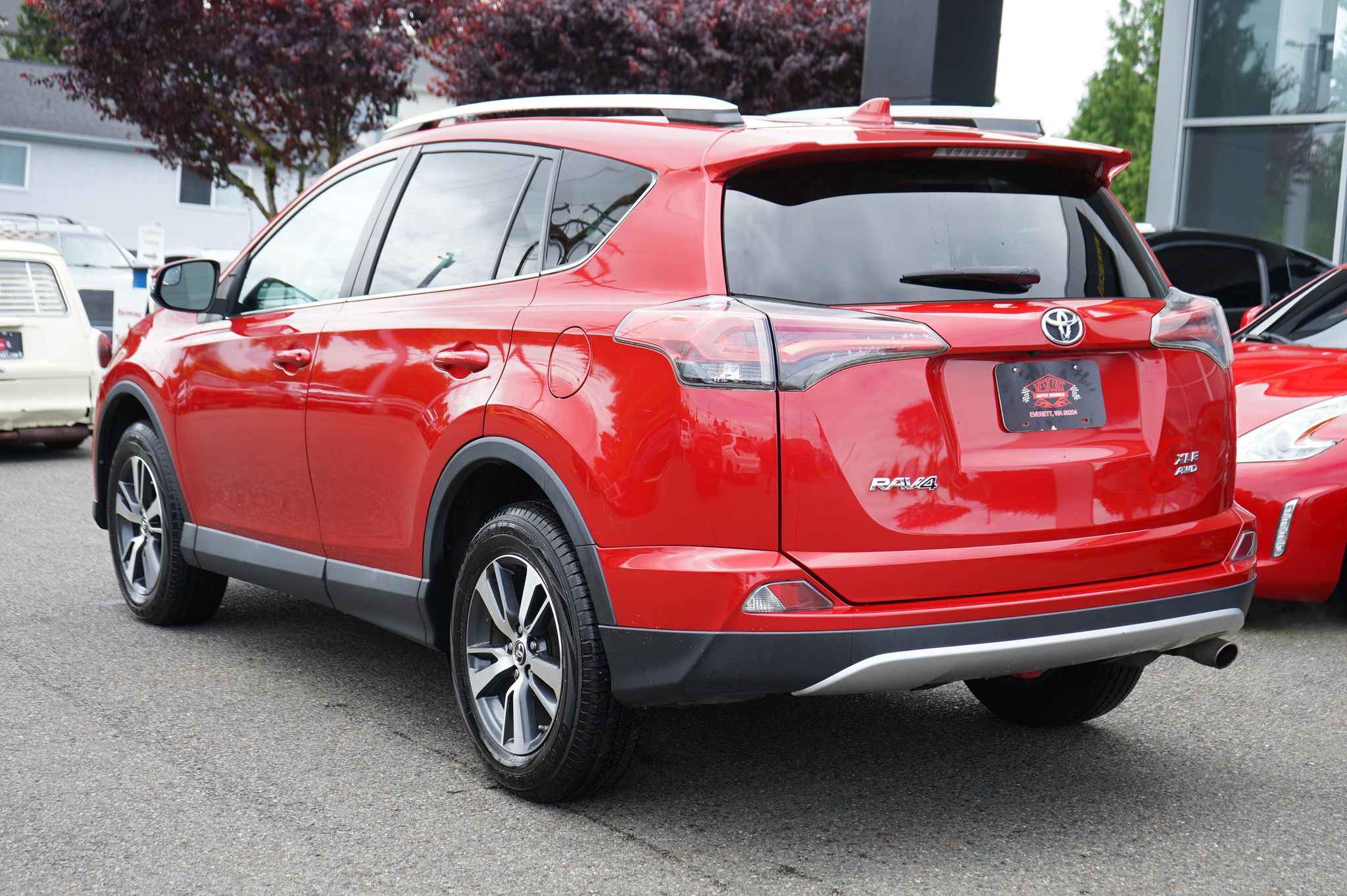 Used 2016 Toyota RAV4 XLE AWD/4WD image 3