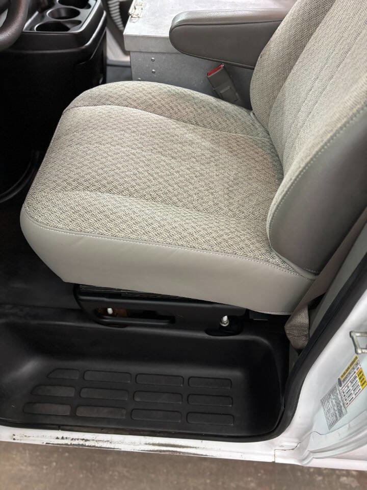 Used 2015 Chevrolet Express 2500 image 35