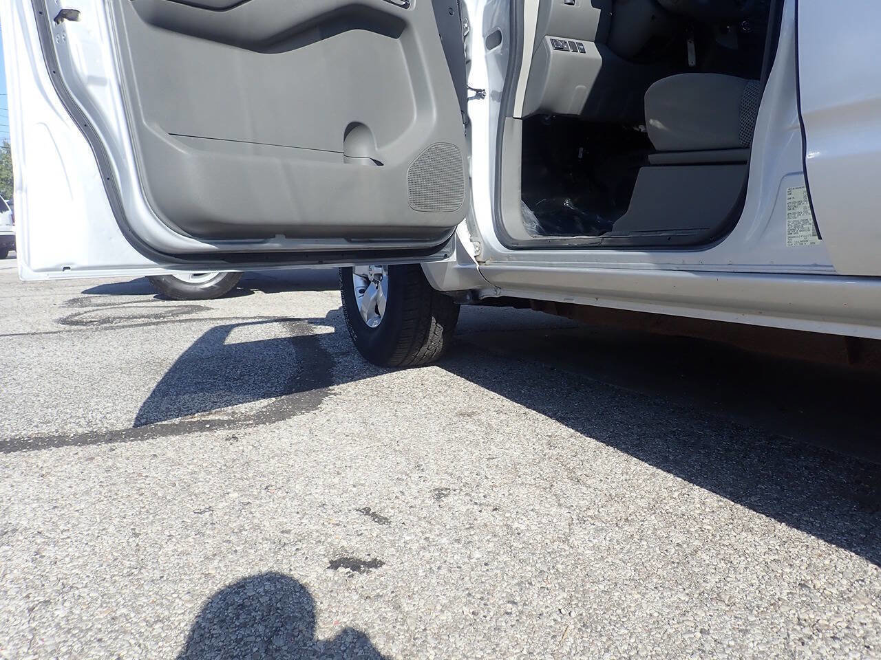 Used 2012 Nissan Frontier SV w/ SV Premium Utility Pkg image 11