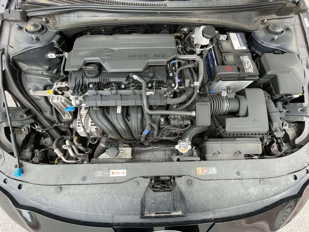 Used 2025 Hyundai Elantra SE FWD image 32
