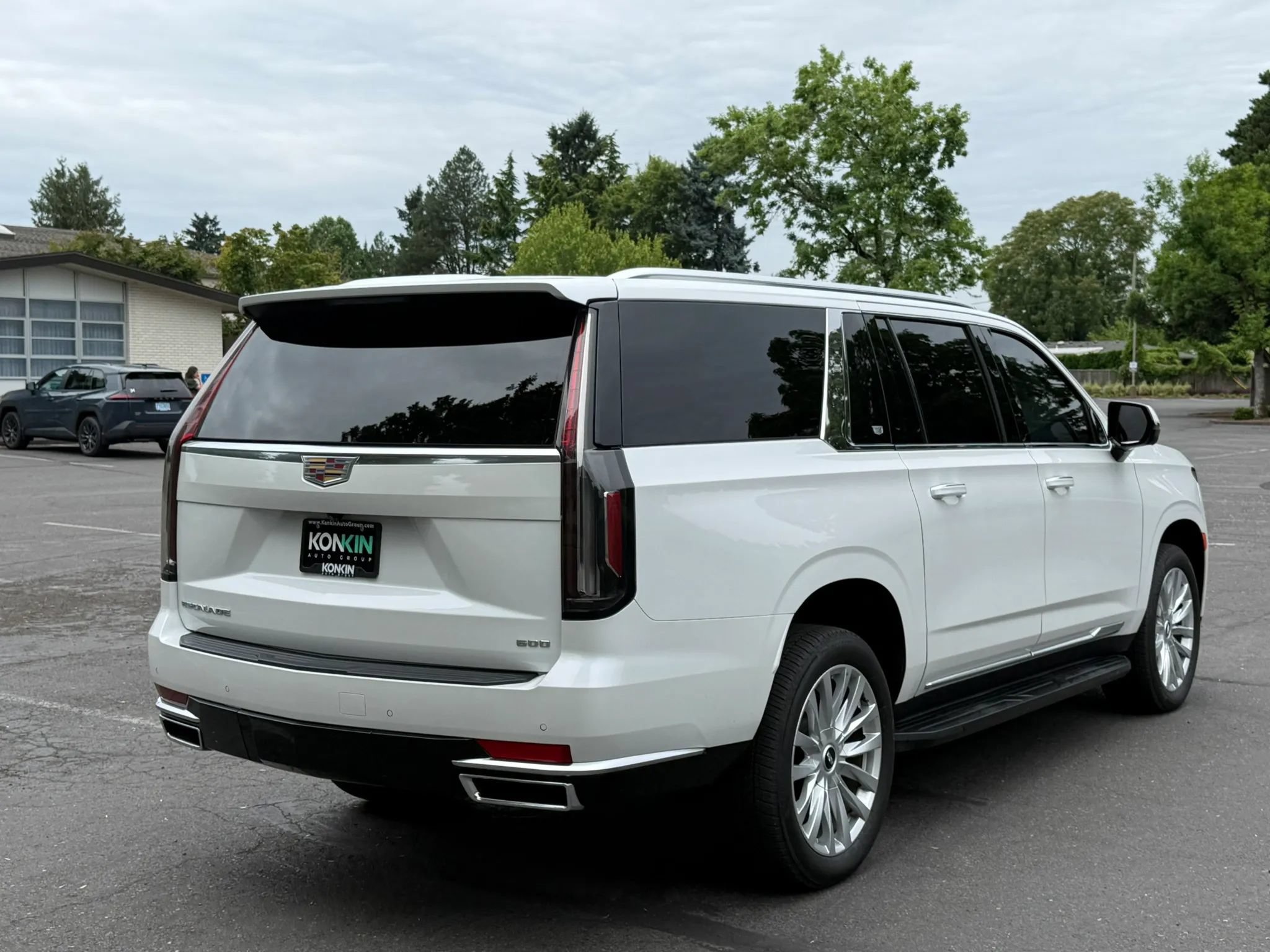 Used 2022 Cadillac Escalade ESV Luxury AWD/4WD image 6