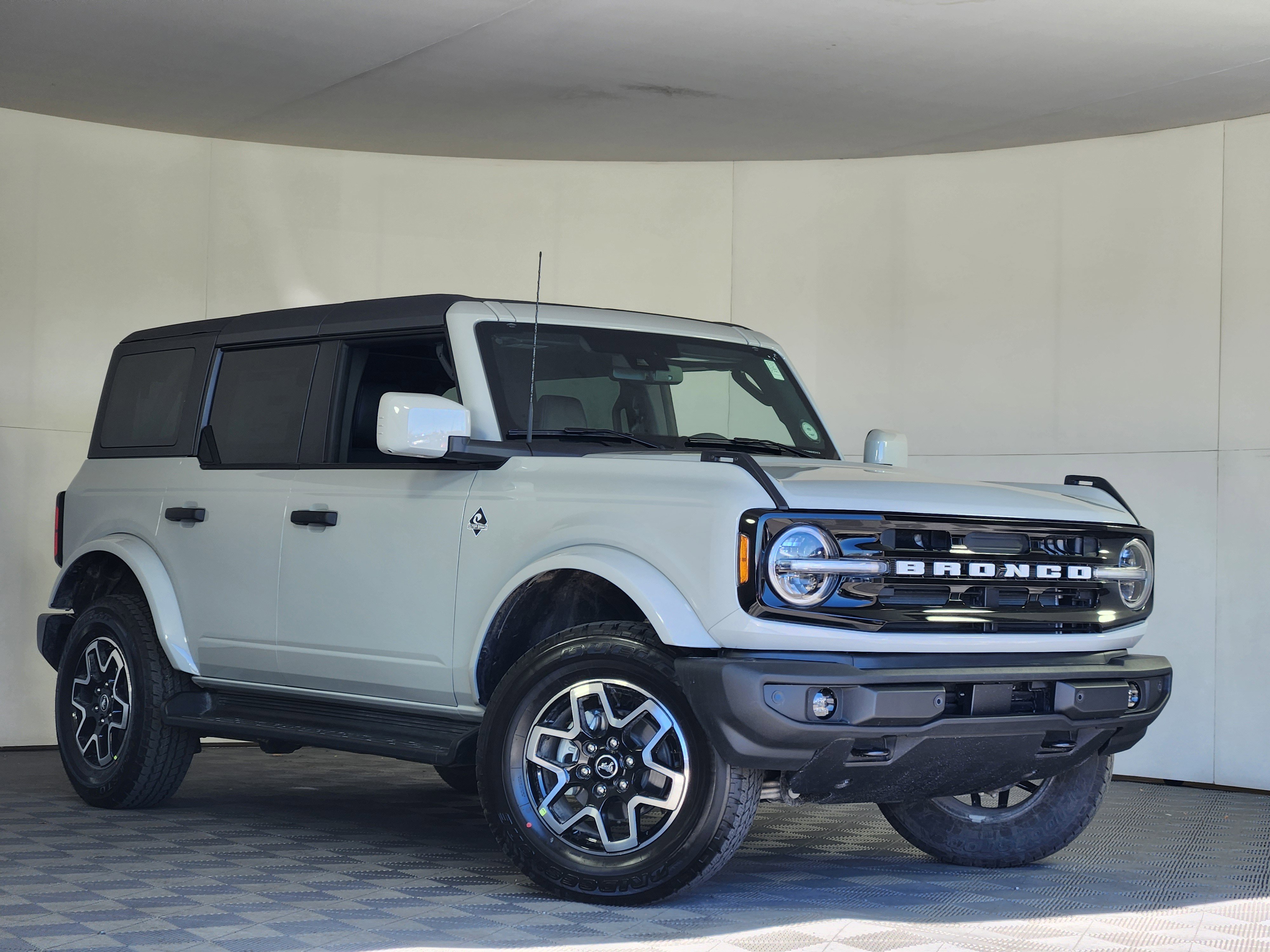 New 2026 Ford Bronco Outer Banks